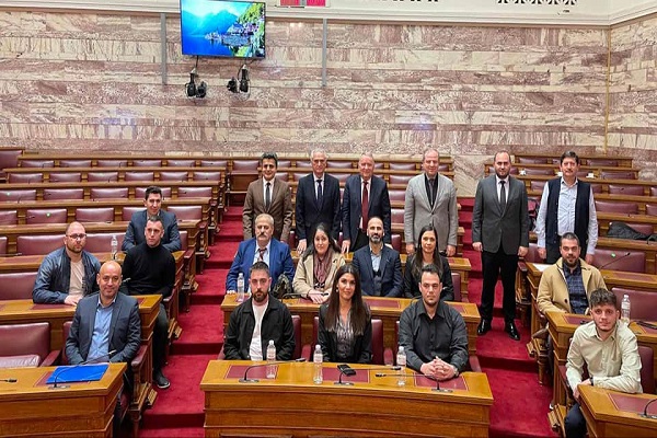 Οι σύλλογοι της Καστοριάς στη Βουλή - ΦΩΤΟ